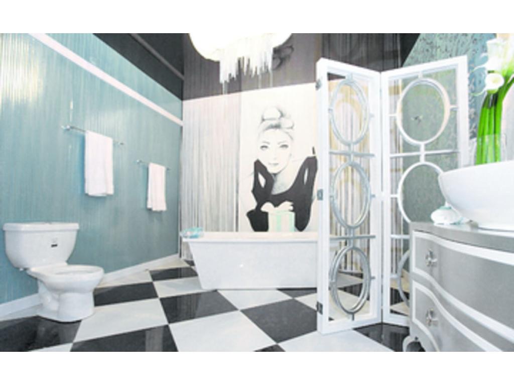 El baño de una diva al estilo Audrey Hepburn. En blanco, negro y celeste.
