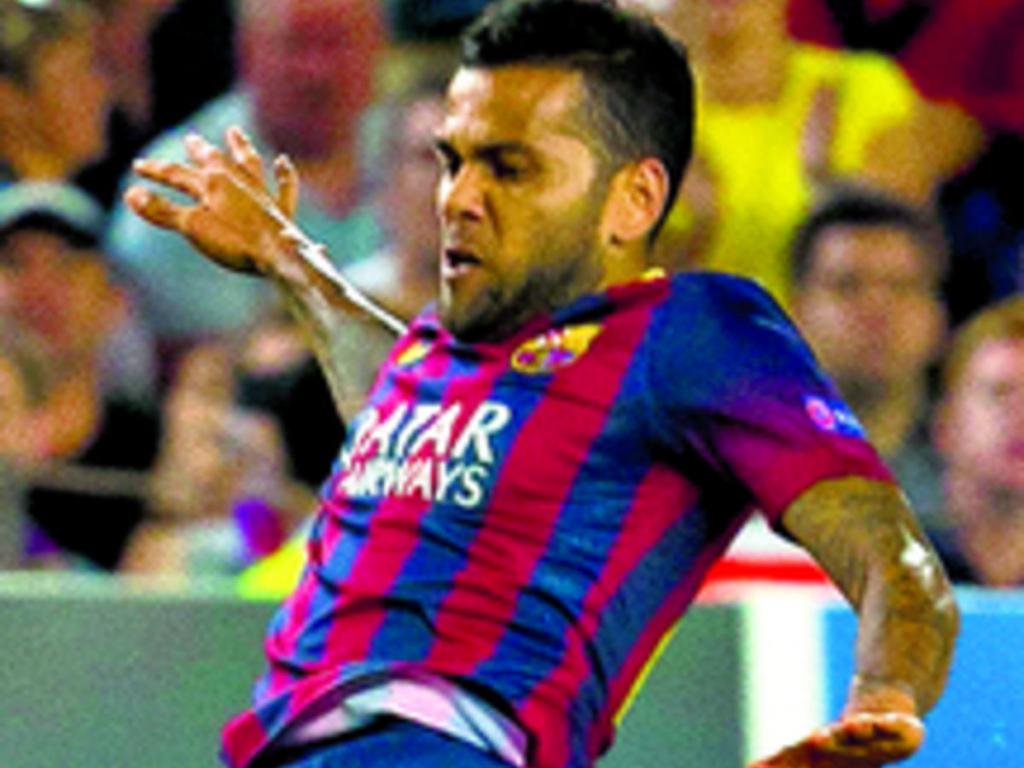 Alves se mostró claro al valorar lo que se está comentando sobre el estilo del conjunto azulgrana: "Los debates siempre surgen desde la capital, venden que el Barcelona no es lo mismo, pero seguimos ganando".