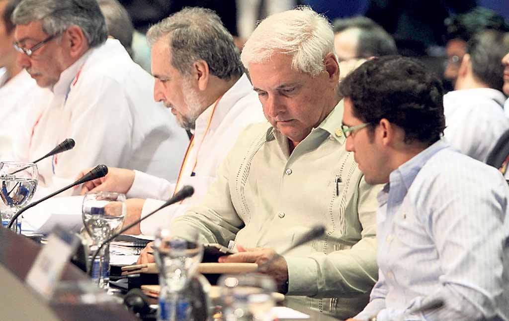 <p>Compromiso. Ricardo Martinelli, presidente de Panamá participa en el primer día de la Cumbre de las Américas.</p>