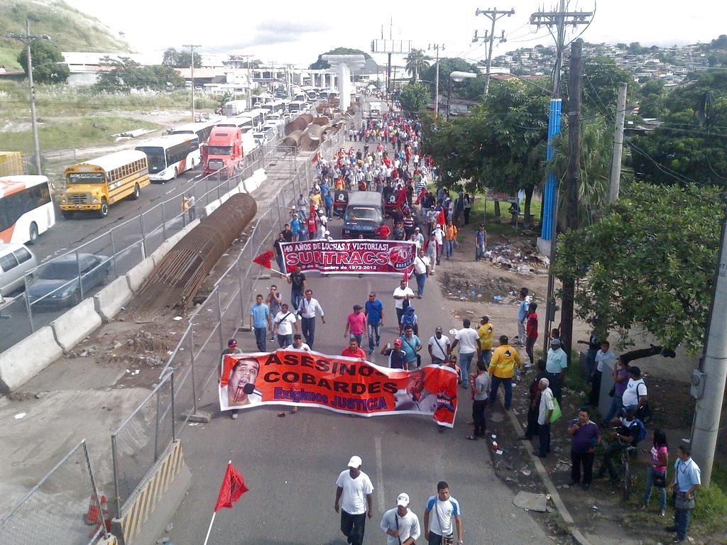 La ciudadanía pide que la ley sea derogada y marchan hacia la Asamblea Nacional. Foto/Jesús Simmons<br>
