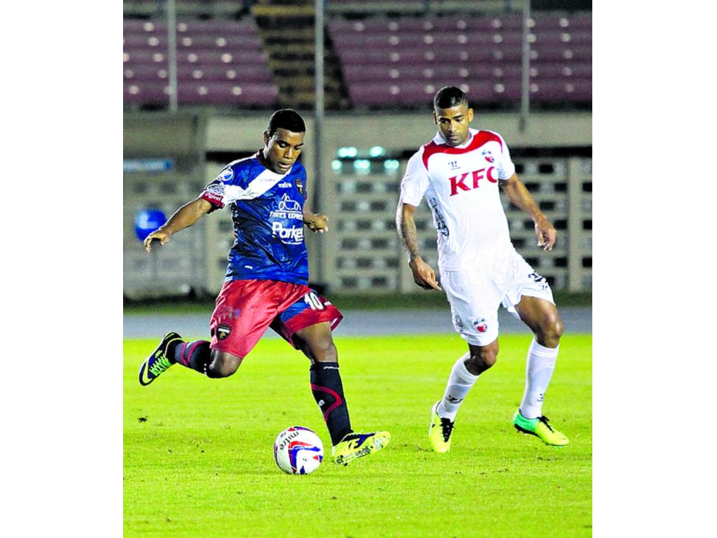 Gabriel Gómez (der.) busca ganar su primer título en Panamá.(Anayansi Gamez)
