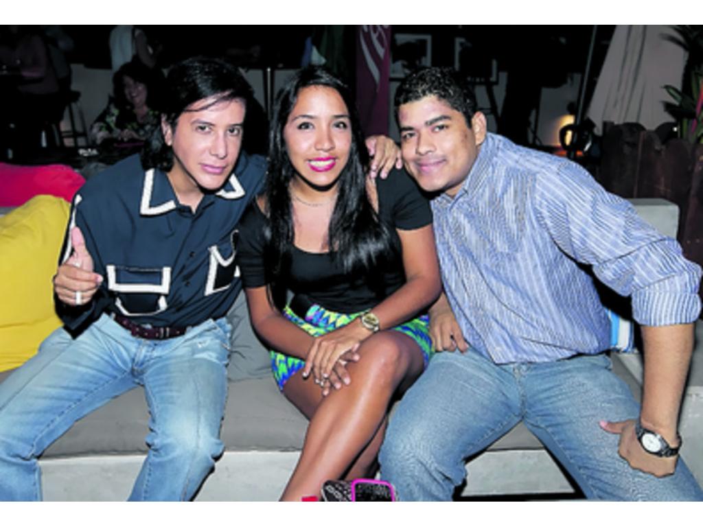 2. David Mantovani, Mariuxi Villamar y Manuel Falquez.