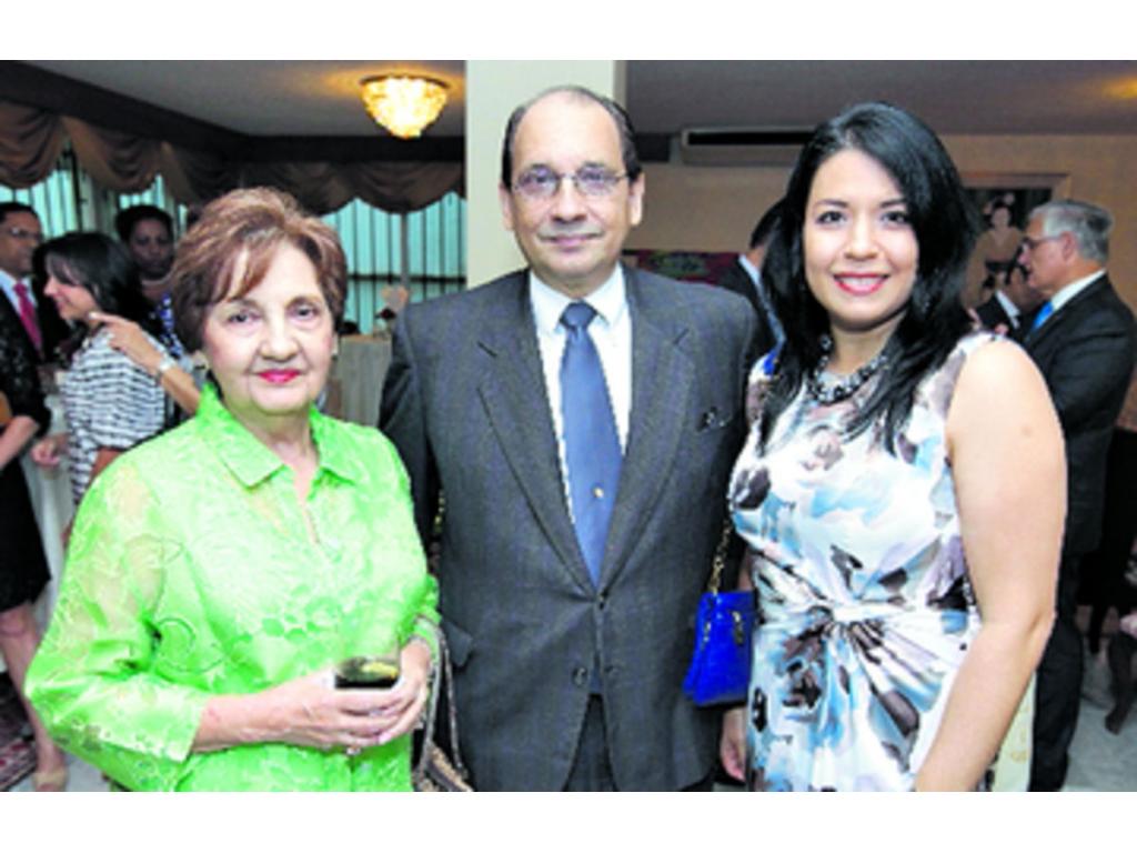 2. Luz de Illueca, Juan José Illueca y Carmen Cotes de Illueca.