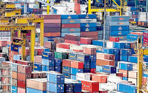 <p>Durante el 2011, los puertos panameños lograron mover un total de 6.5 millones de TEU.</p>