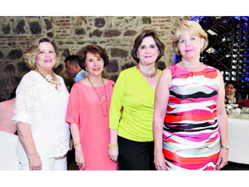 5. Arianne de la Guardia, Enelda García de Paredes, Ileana García de Paredes y Geraldine García de Paredes.