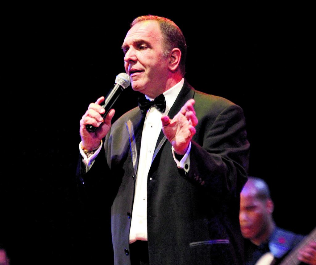 7. El cantante venezolano Alberto Barnet.