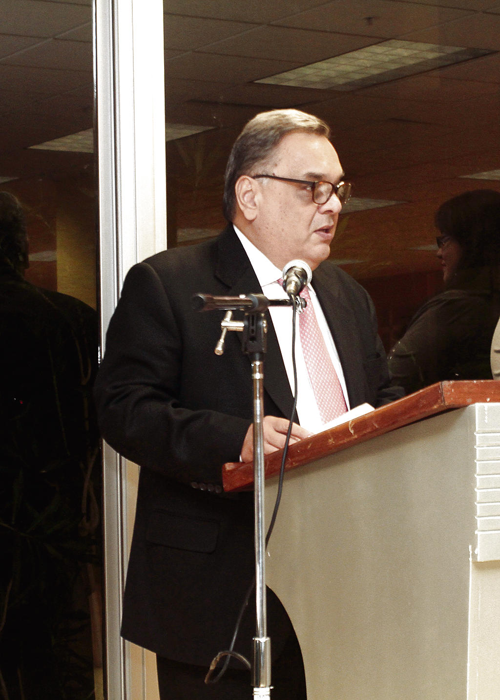 S. E. Melvin Sáenz.()