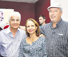 2. Aníbal González, Liliana Crespo y Michel Crespo.