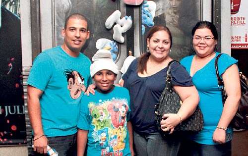 <p>El color azul fue la nota característica entre los invitados. </p>
