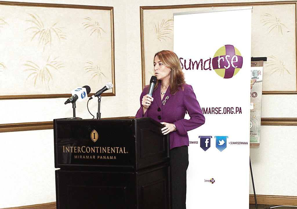 Estela Villa-Real. Habla sobre RSE y el ISO 26,000.()