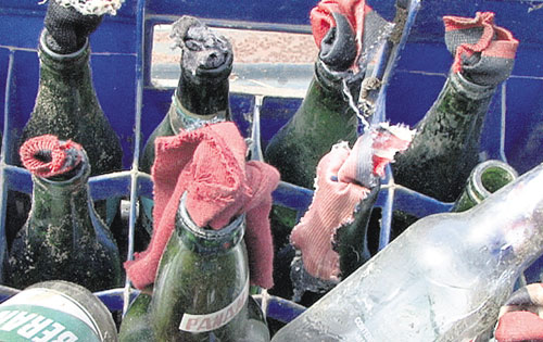<p>Armas. Bombas incendiarias usadas por los manifestantes.</p>