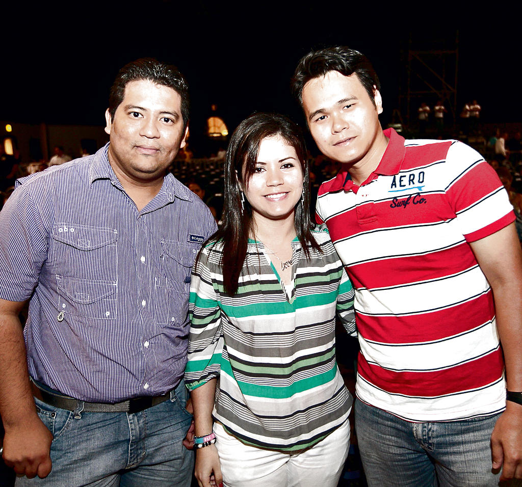 Aaron Castillo, Elvia Pertuz y Alejandro Gu.()