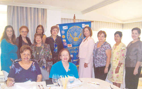 <p>Marjorie de Arias, María Tagarópulos, María del Pilar Pitty, Yolanda Pitty, Sonia Tejada, María Tereza Osorio, Marisol de Alemán, Marcela de Rodríguez, Marcela Cabal de Díaz.</p>