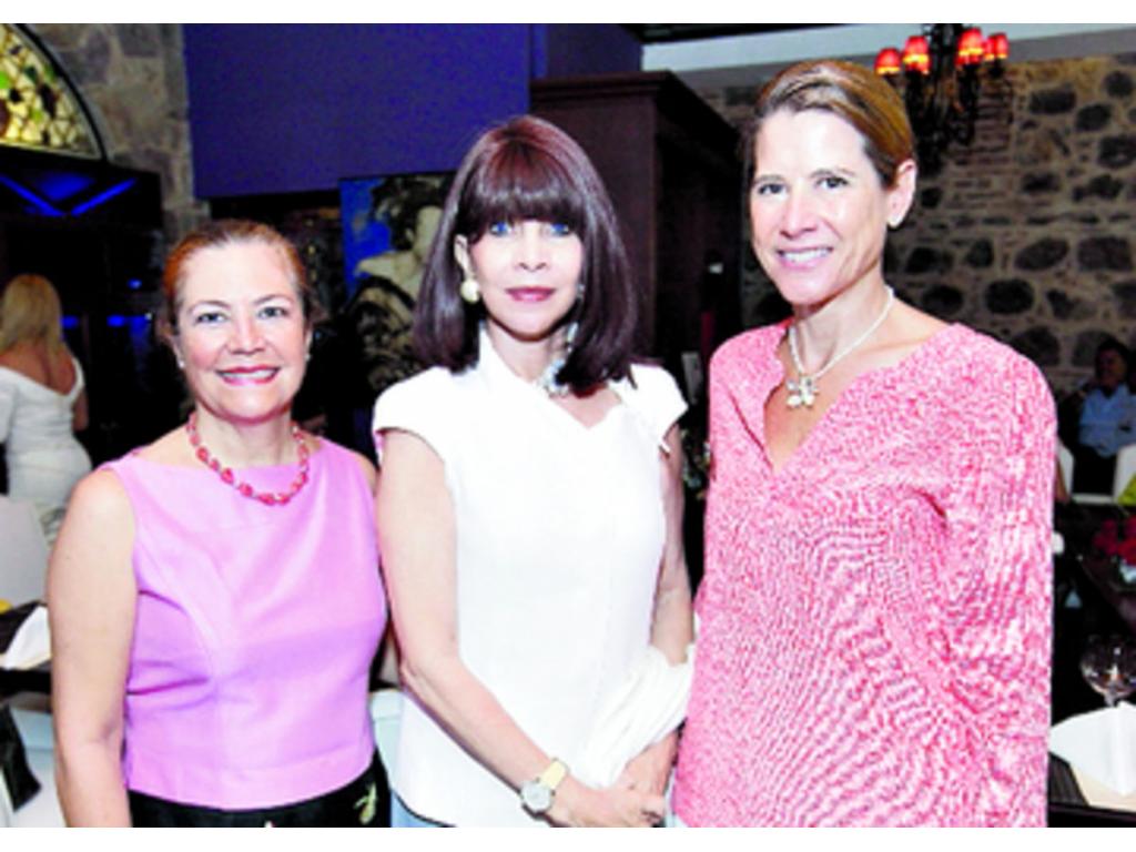 3. Carmen de Carles, Loyda Jirón de Vianello y Susan de Kitras.
