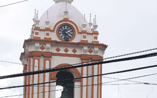 <p>Un sacerdote católico, que fue suspendido por la Iglesia y acusado de ganar más de 300.000 dólares en la venta de metanfetamina. Foto/Ilustrativa.<br></p>