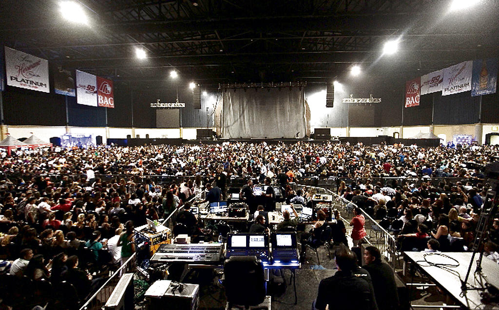Coliseo. Estaba repleto de fanáticas locales y foráneas.()