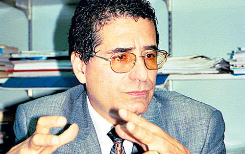 <p>A él le encanta Taboga.</p>