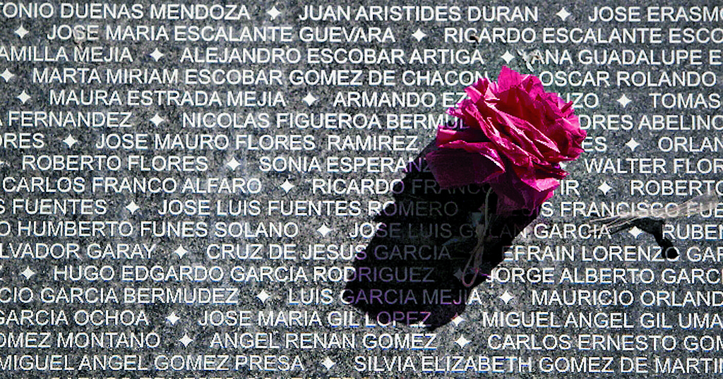 Nombres. Monumento a la memoria y la verdad.()