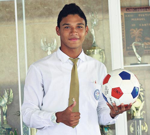 <p>Ganador. Jorman quiere seguir coleccionando trofeos a nivel escolar y personal.</p>