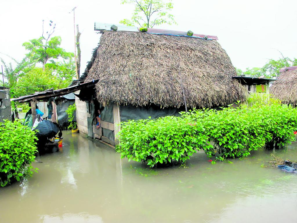 Pérdidas. En Quebro, las aguas inundaron casas.(Melquiades Vásquez)