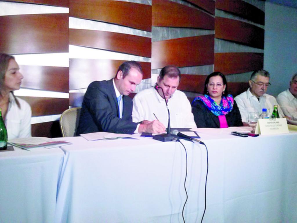 Salomón Shamah firmó ayer un nuevo acuerdo con Avianca.(Andrea Gimenez)