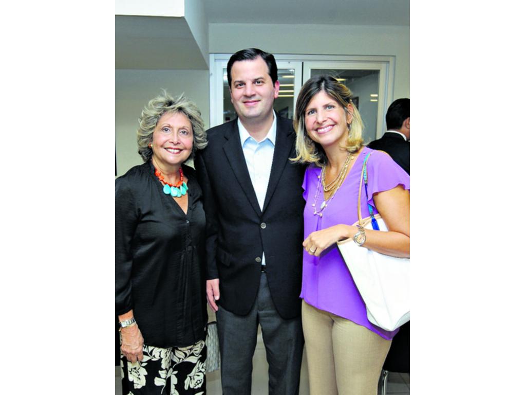 6. Irene de Carles, Ricardo Alemán y Gaby Carles.