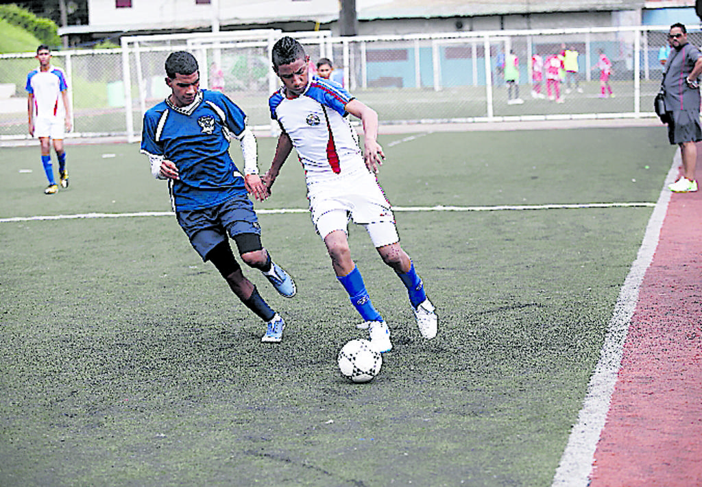 En la categoría sub-15, Jaz (Azul) vs Guerrero, empataron 2-2. Jaz logró la victoria en la ronda de los penales 2-1 y va a la semifinal.()