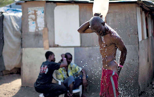 <p>Sin cambios. Aún están sin agua potable.</p>