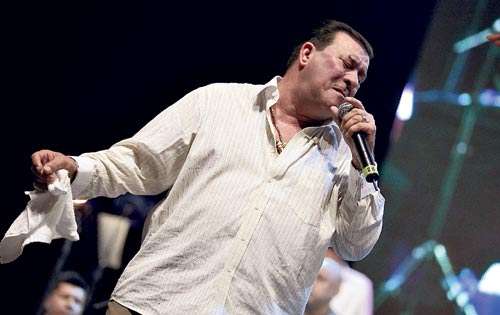 <p>Final. Aunque con dificultad, Tito Rojas interpretó sus éxitos y puso a bailar a todos.</p>