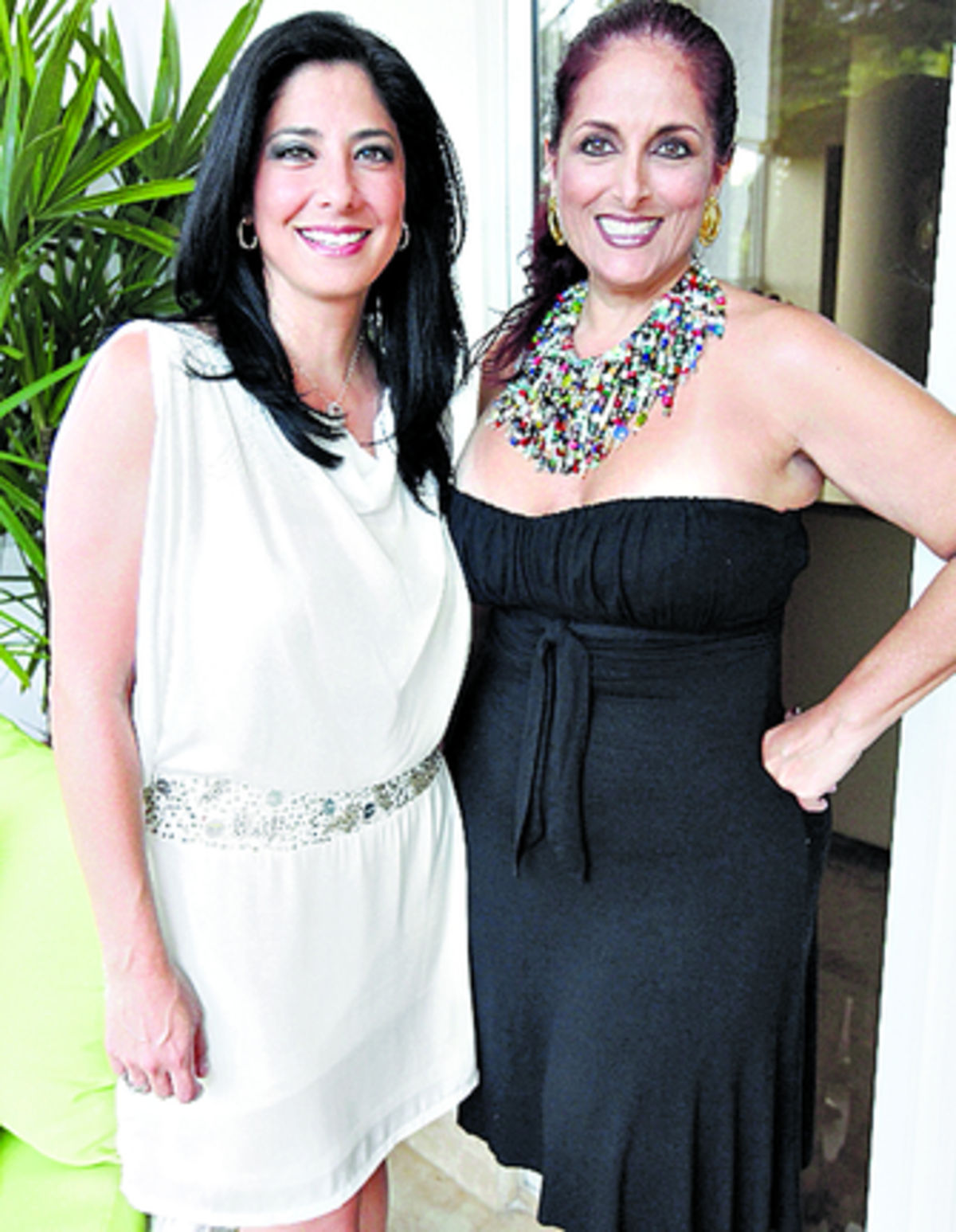 7. Yvette de Ibáñez y Ángela Clare.