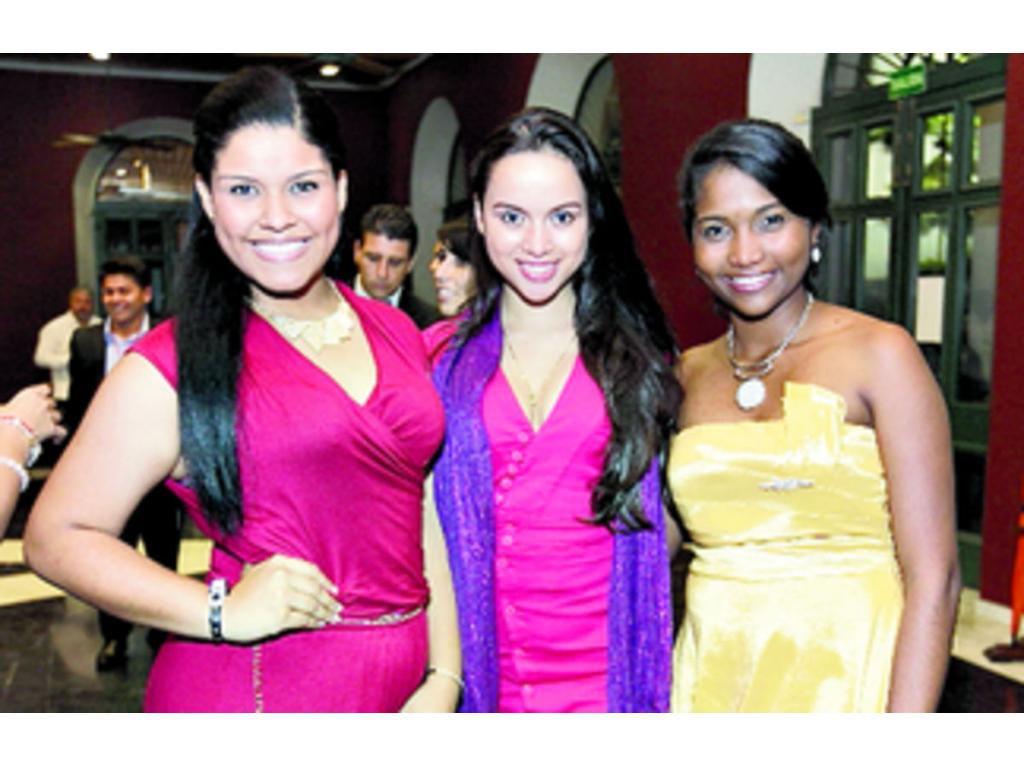 4. Italina Adames, Elida Guadalupe y Kimberly Serrano.