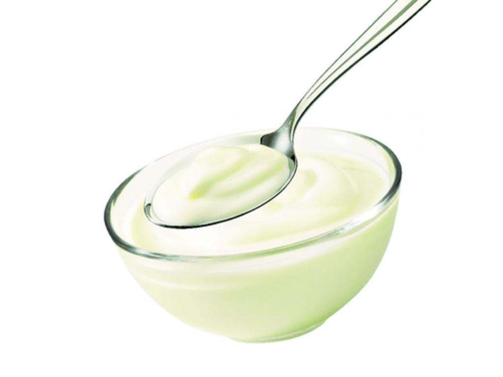 - El yogur es rico en calcio y proteína, dos nutrientes muy importantes para mujeres.