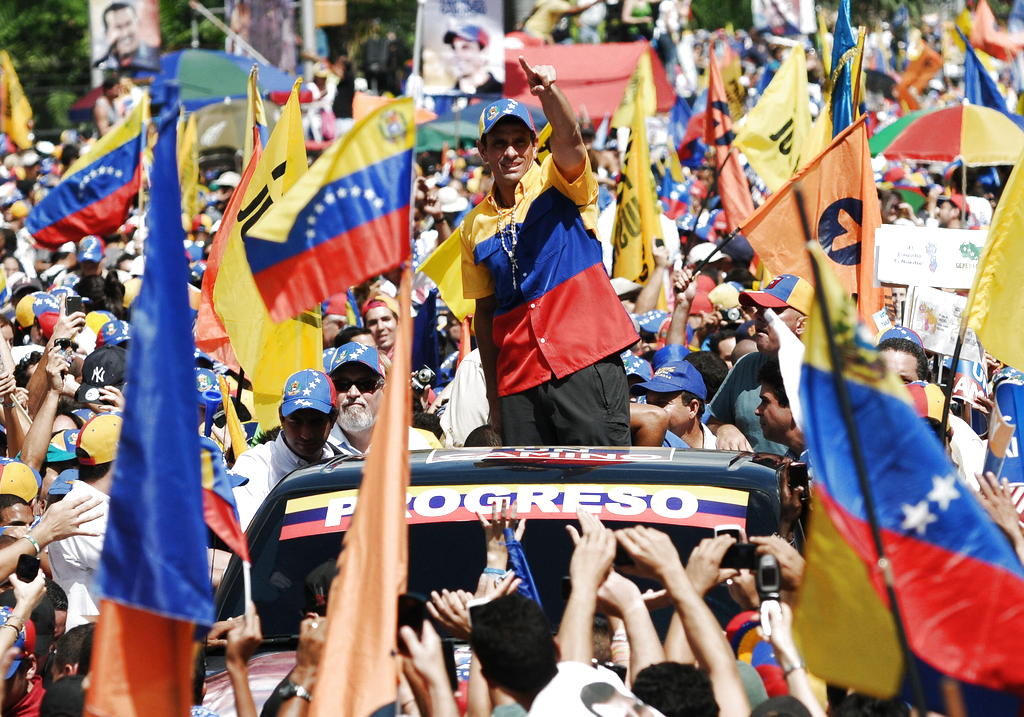 El comando de campaña de Capriles se preparan hoy para cerrar con sendas movilizaciones masivas sus actos proselitistas. Foto/EFE.<br>