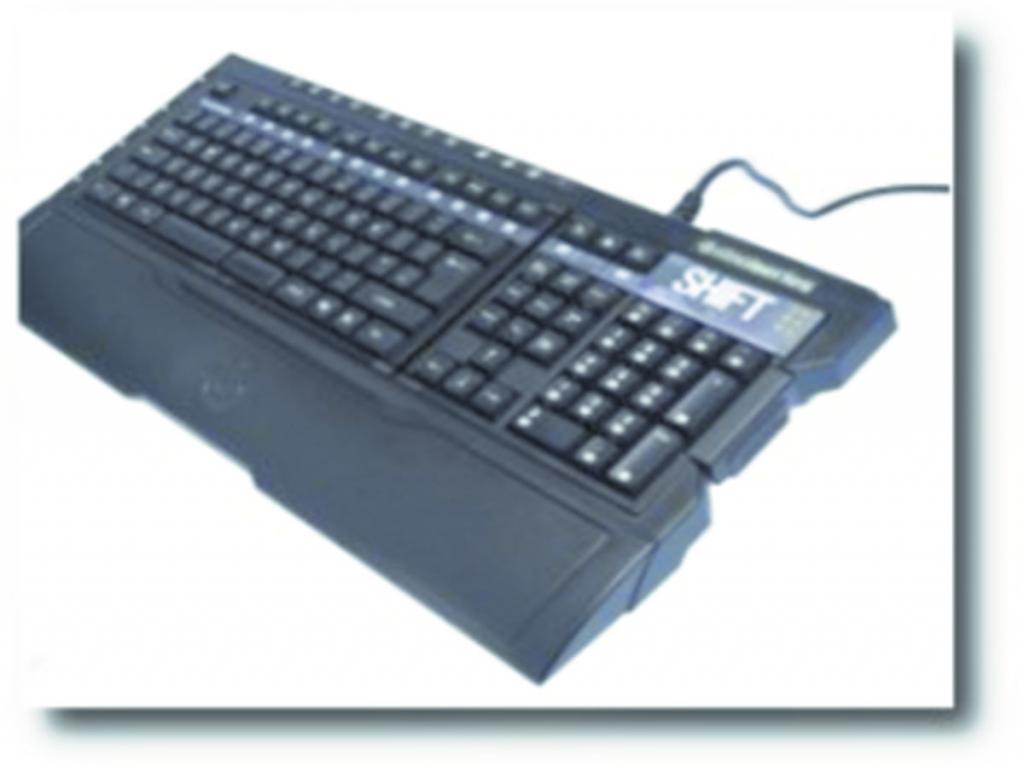 SteelSeries Shift. Un teclado personalizable en el que cada tecla se puede programar para combinaciones perfectas, sobre todo para los juegos que cuentan con opciones variadas. Además, tiene ajuste de altura.