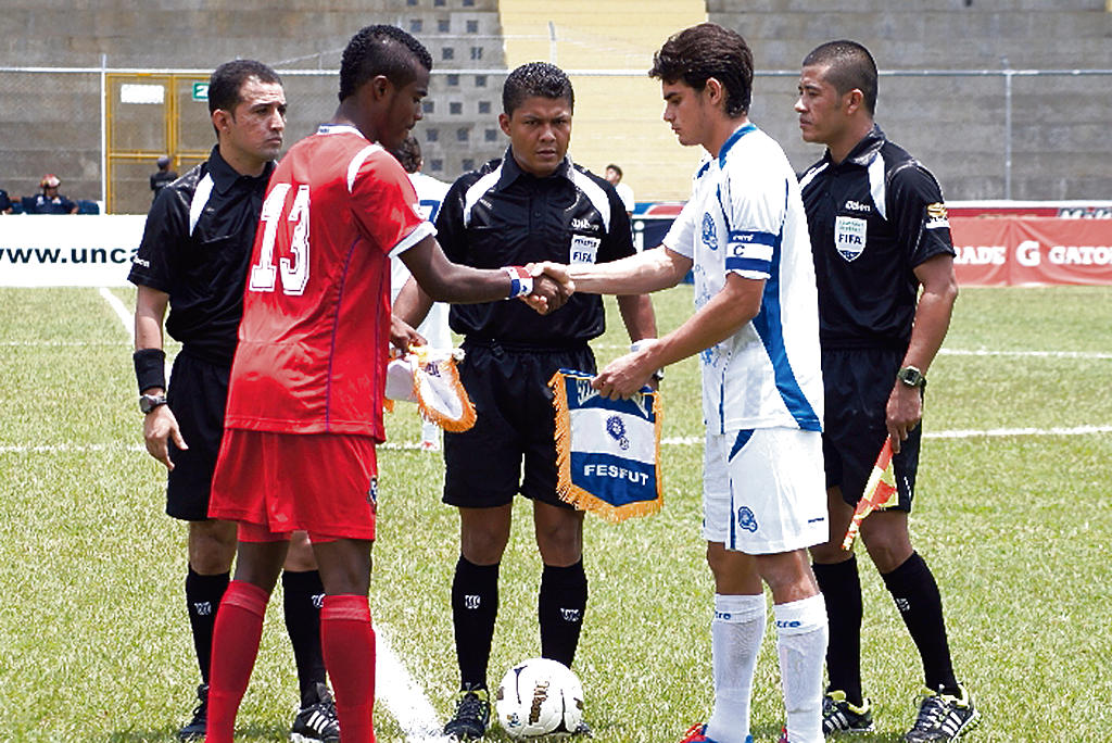 Hecho.El partido se jugó en un ambiente de camaradería.(Cortesía/Fepafut)