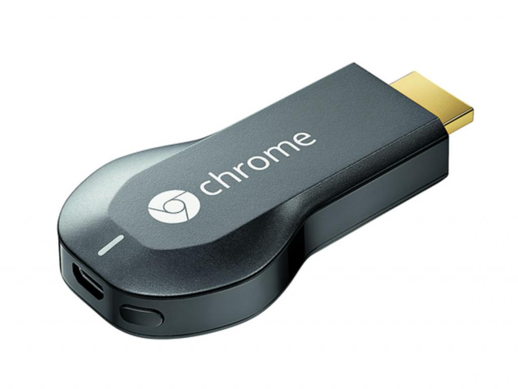 Chromecast. La principal sorpresa del evento de Google de julio fue este pequeño dispositivo que se conecta vía HDMI a un televisor, quedando listo para recibir contenido desde un computador.