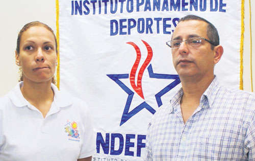 <p>Reunión. Valdés junto a su pupila en su presentación.</p>