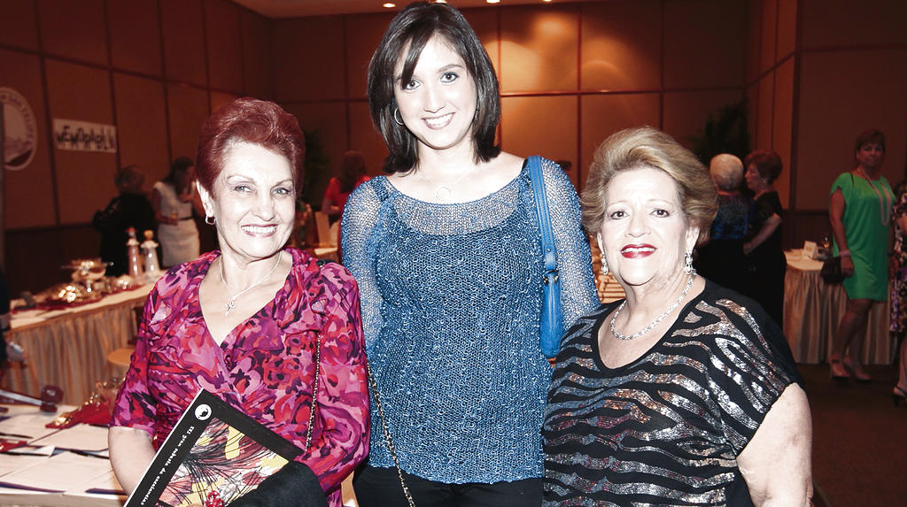 Rosines Herbruger, Susana Dávila y Sanya de López.()