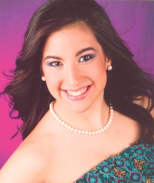 <p>Esta hermosa joven se prepara para participar en el Festival de Debutantes 2011 que organizan las Damas Guadalupanas para este 2 de julio en la Terraza Mar del Sur del Club Unión. Sus padres, Aníbal Navarro Chiari y la señora Lilia Elisa Vallarino de N