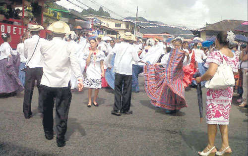 <p>Actos. La tradición no pudo faltar en el desfile.</p>