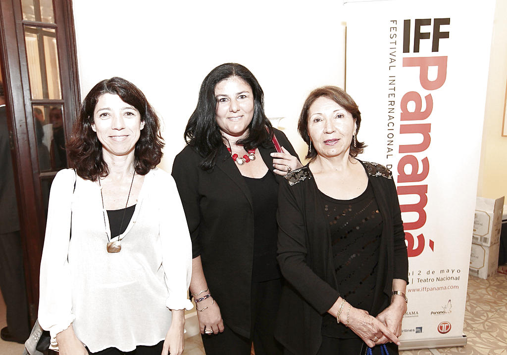 Maite González, Zamira Rashid y Zelva González(Abel RodrÍguez)