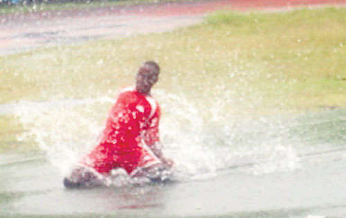 <p>Cancha inundada.</p>