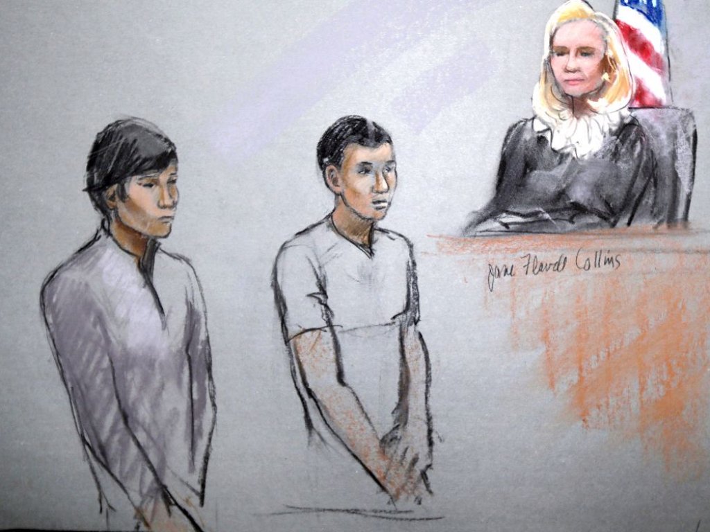 Azamat Tazhayakov y Dias Kadyrbayev, se les vinculó con el joven Dzhokhar Tsarnaev, ya que aparentemente compartían el dormitorio universitario.