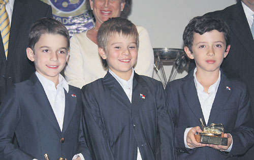 <p>7-8 años. Inocencio Galindo, Roberto Chinchilla y Jean Paul Ducruet.</p>