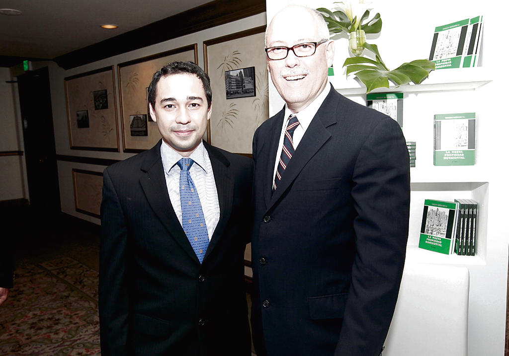 José Álvarez junto a Ricardo Eskildsen.()
