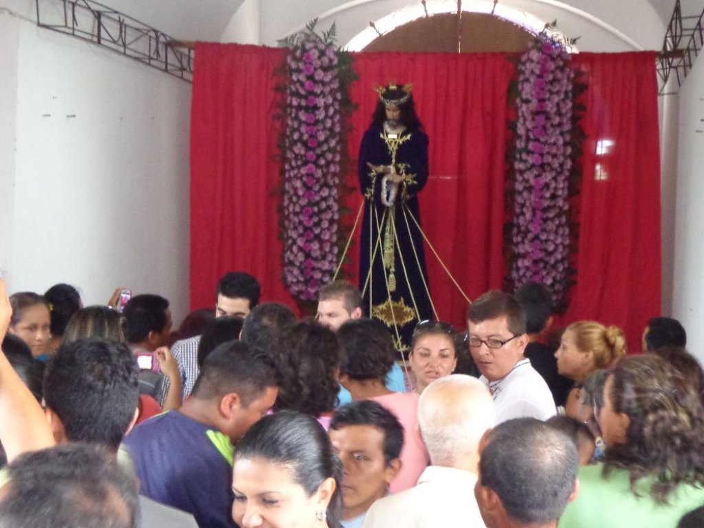 La comunidad estaba contenta. Foto/Melquiades Vásquez
