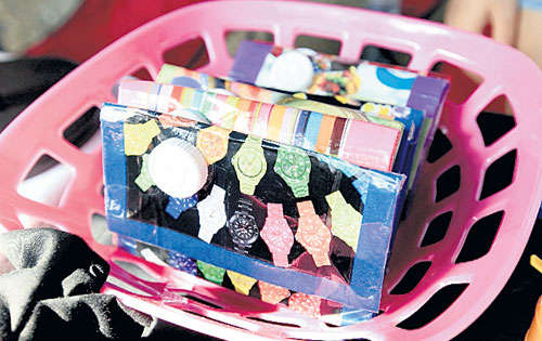 <p>Miniwallets multicolores de empaque tetrapack. </p>