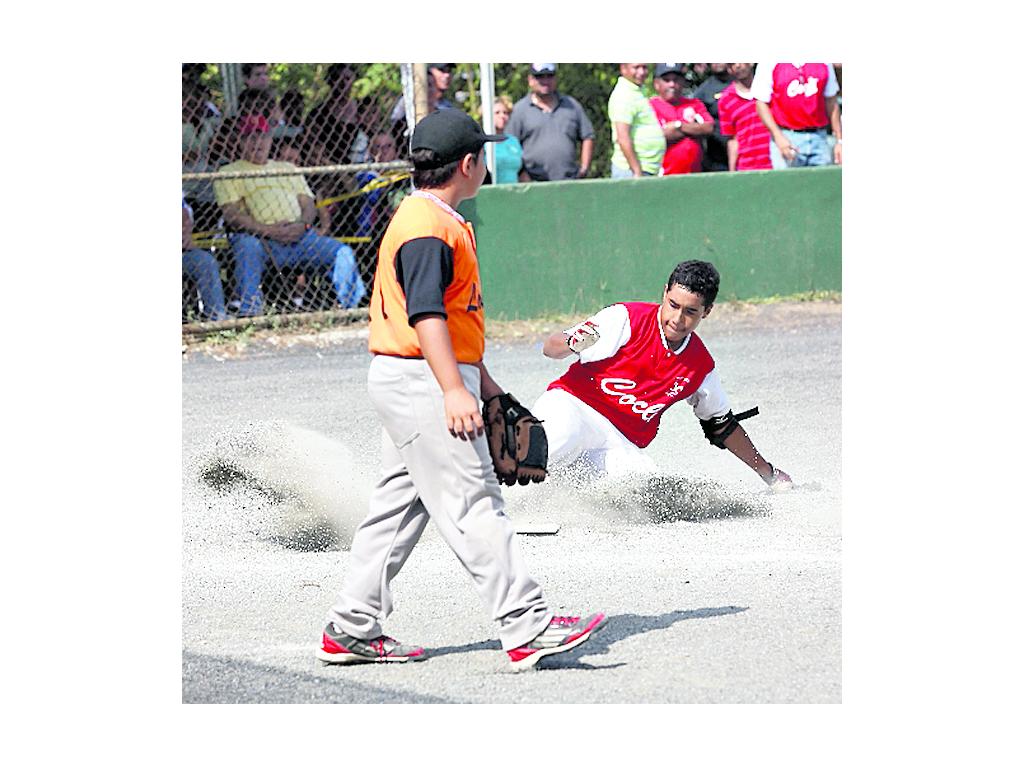 El receptor y cuarto bate de los coclesanos, Juan Crisp, anota la octava carrera luego de batear un triple y aprovechar un error en el tiro a la tercera base. Crisp sonó de 3-2, con un jonrón y remolcó cuatro rayitas.()