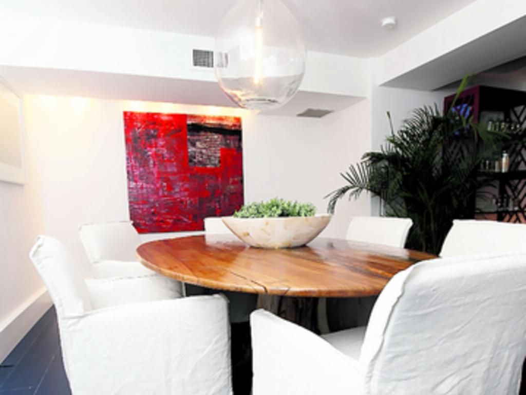 La combinación blanco con rojo será vital para las residencias.