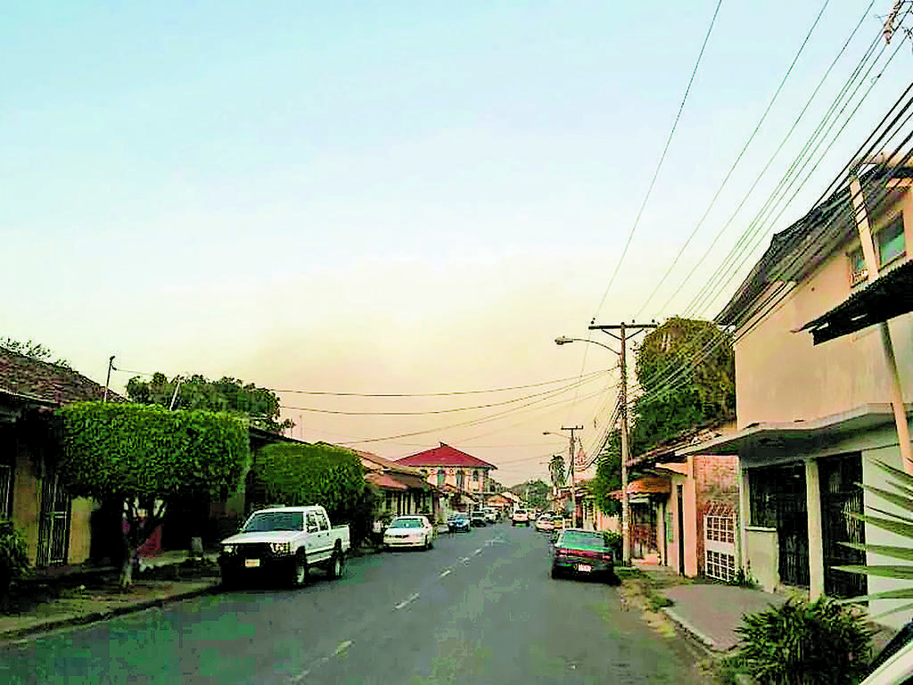 Preocupación. Así se ve la nube tóxica desde La Villa.(Luis Blades del Busto)